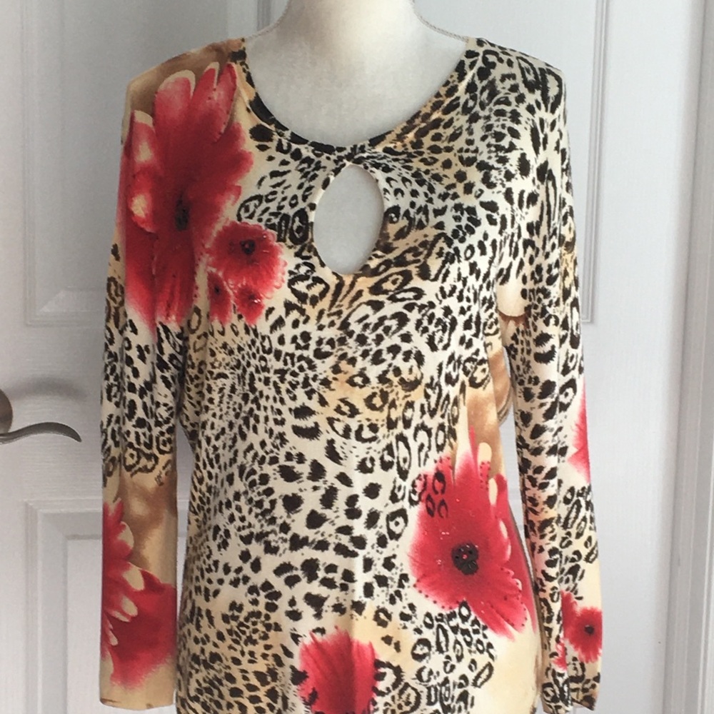 beautiful beaded sexy Avvenirib sweater size L